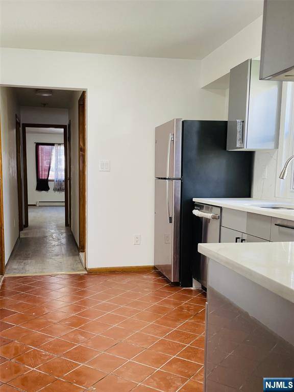 Harrison, NJ 07029,303 N 3rd ST #1