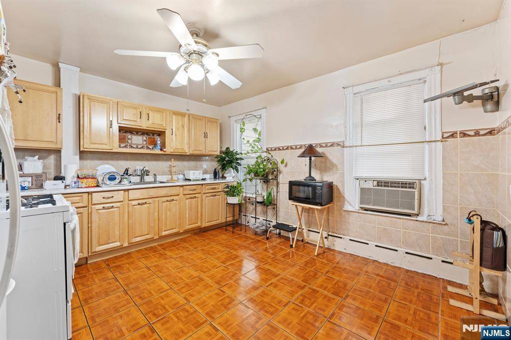 Paterson, NJ 07503,254 Pacific ST