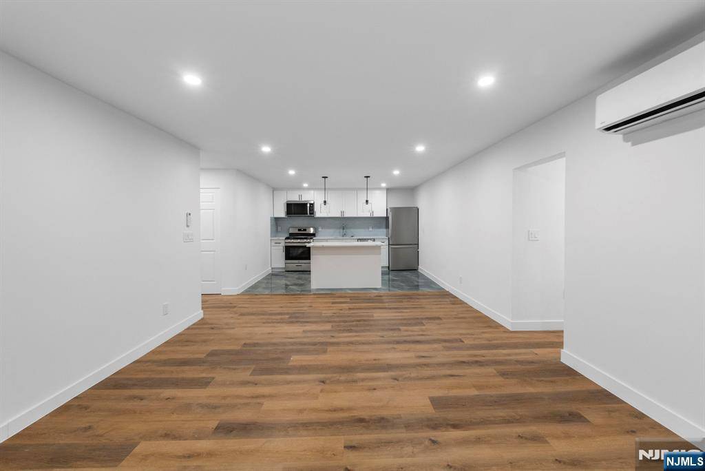 Guttenberg, NJ 07093,7013 Polk ST #2