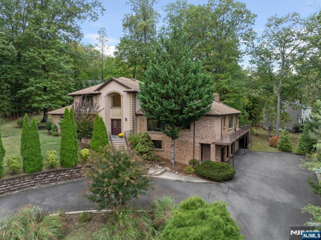 Woodcliff Lake, NJ 07677,61 Overlook DR