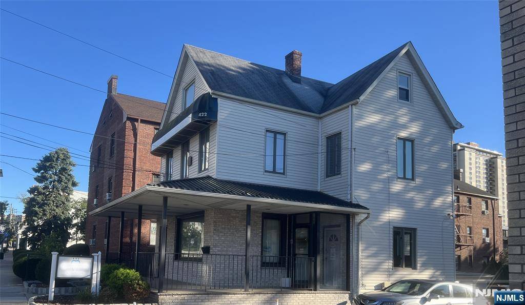 Fort Lee, NJ 07024,422 Main ST #1