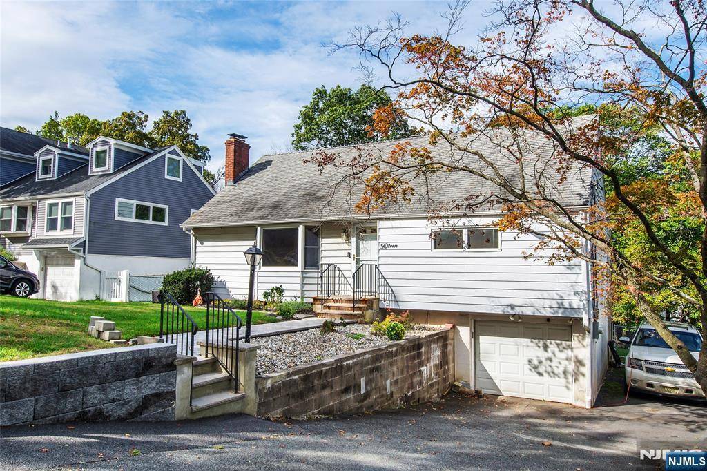 West Orange, NJ 07052,15 Aspen RD