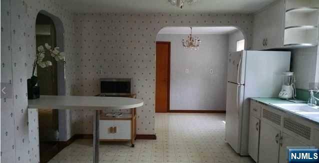 Cliffside Park, NJ 07010,208 Columbus PL #2nd FL