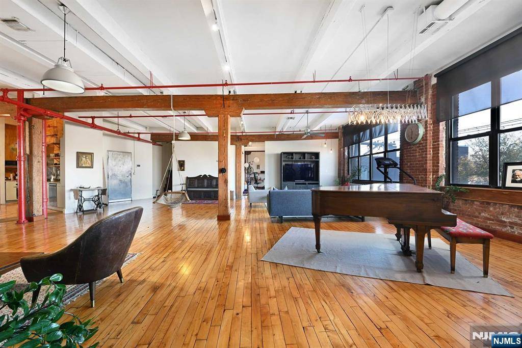 Union City, NJ 07087,1620 Manhattan AVE #C3