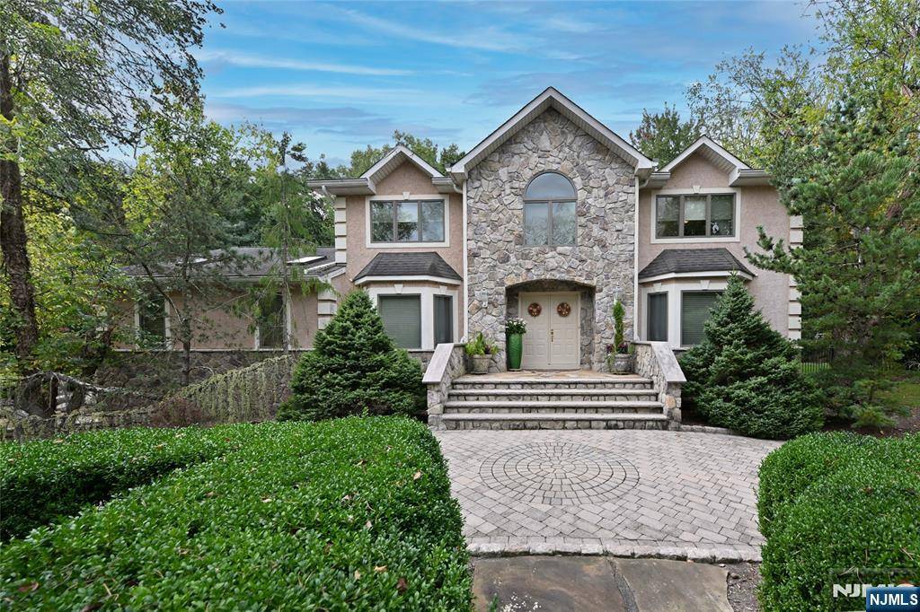 Airmont, NY 10952,191 Cherry LN