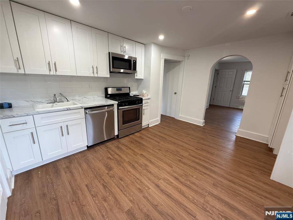 Waldwick, NJ 07463,30 Walter Hammond PL #2nd flr