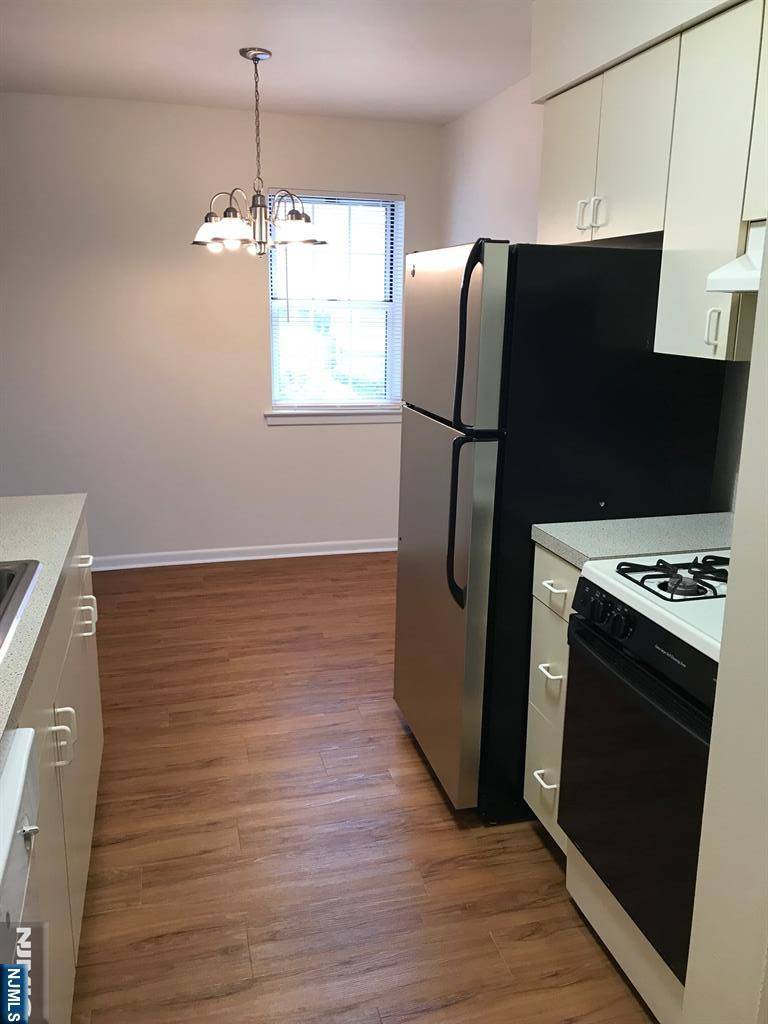 Cresskill, NJ 07626,201 Piermont RD #16