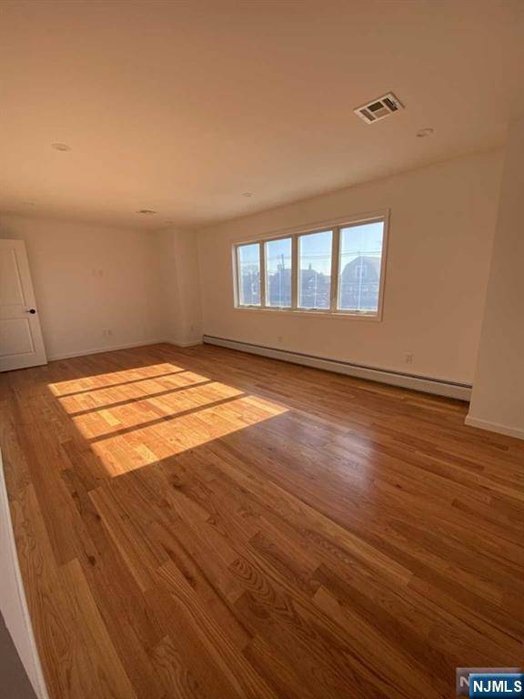 Lyndhurst, NJ 07071,419 2nd AVE #2