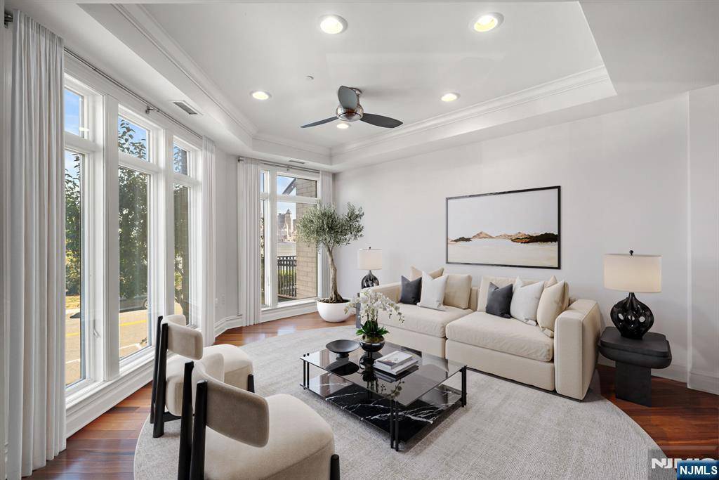 Weehawken, NJ 07086,3 Henley PL #TH3