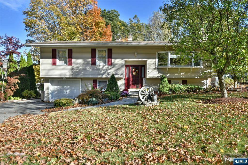West Milford, NJ 07480,24 Lozier CT