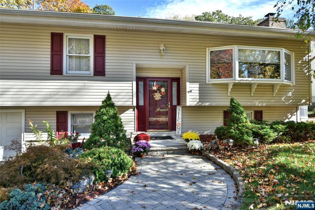 West Milford, NJ 07480,24 Lozier CT