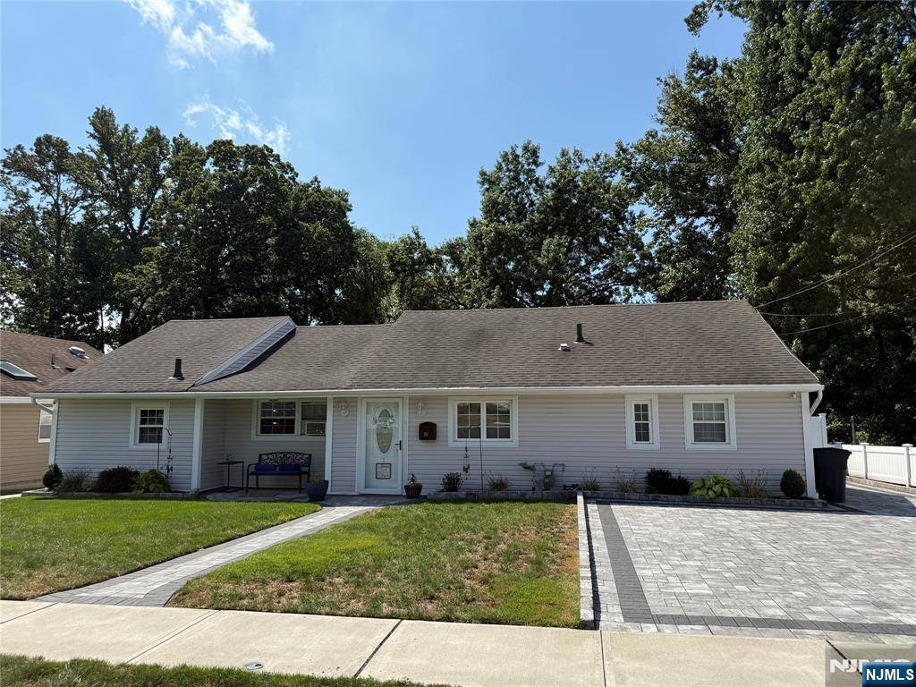 Rochelle Park, NJ 07662,152 Howard AVE