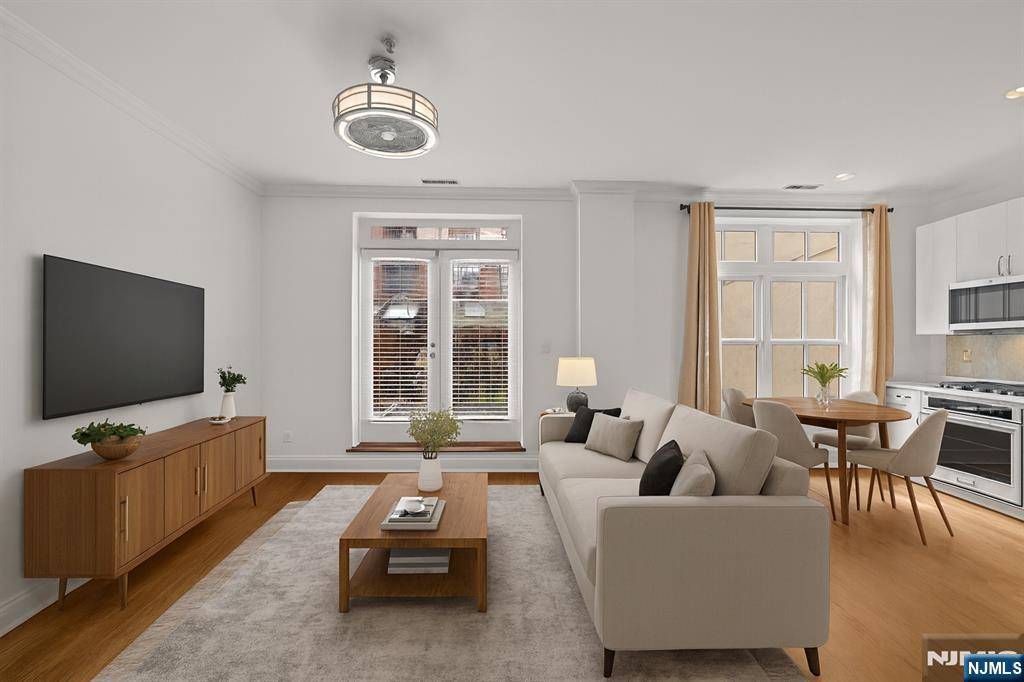 Jersey City, NJ 07302,104 York ST #2A