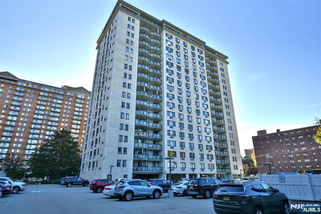 Hackensack, NJ 07601,125 Prospect AVE #3 J