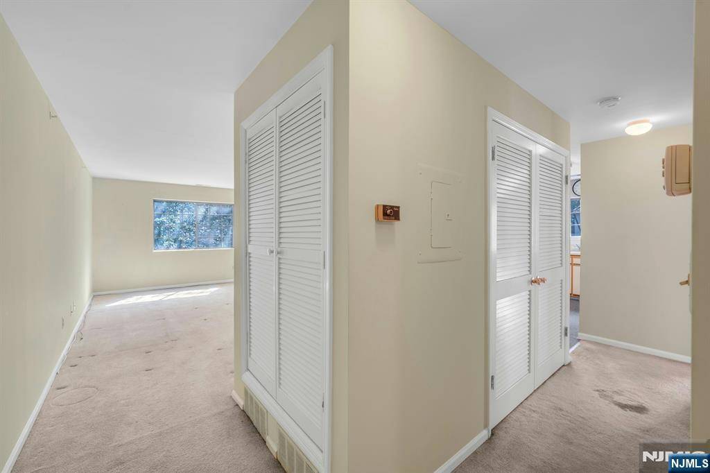 Mahwah, NJ 07430,1008 Thoreau CT