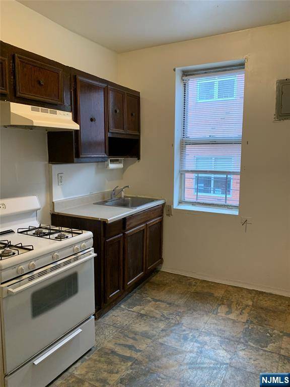 West New York, NJ 07093,5616 Hudson AVE #1D