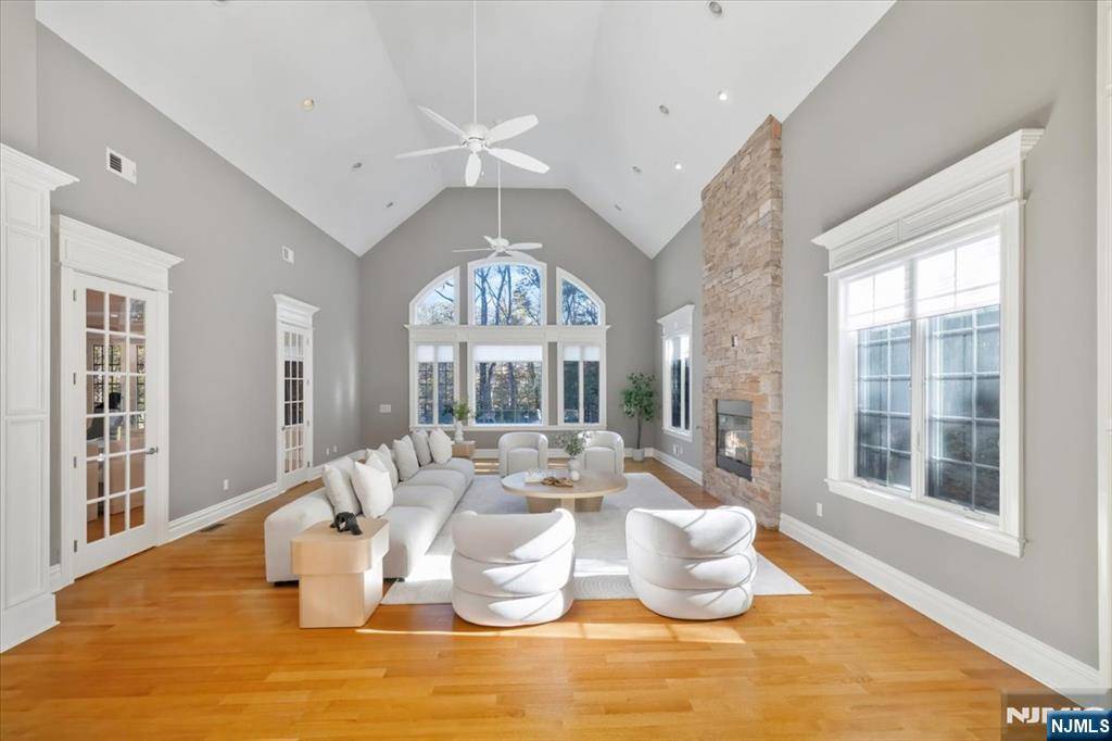 Franklin Lakes, NJ 07417,613 Knollwood RD