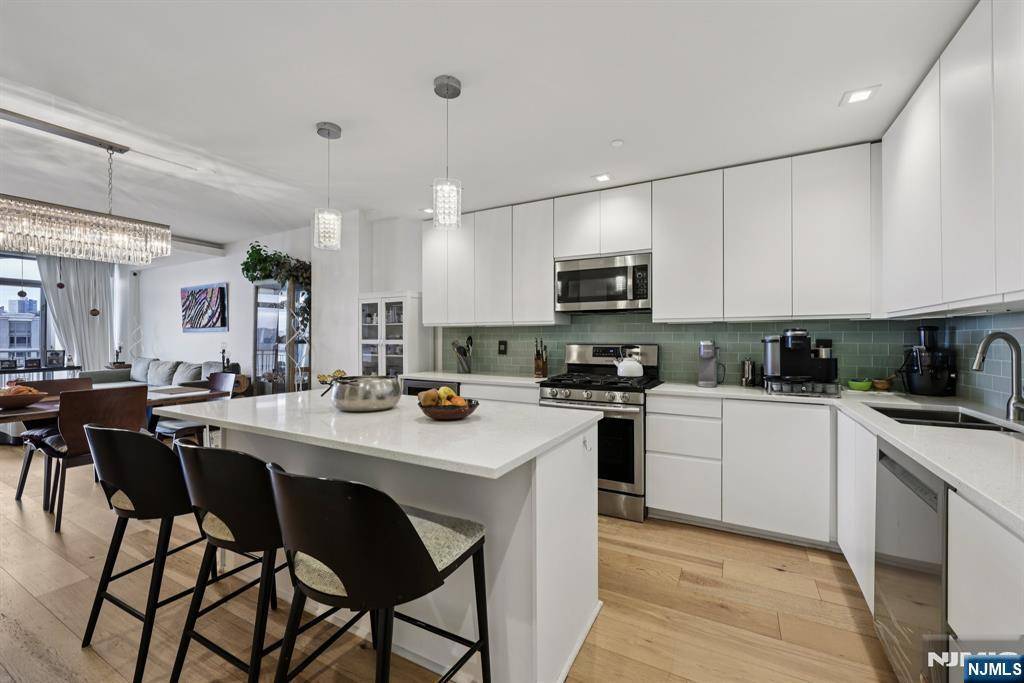 North Bergen, NJ 07047,8100 River RD #1111