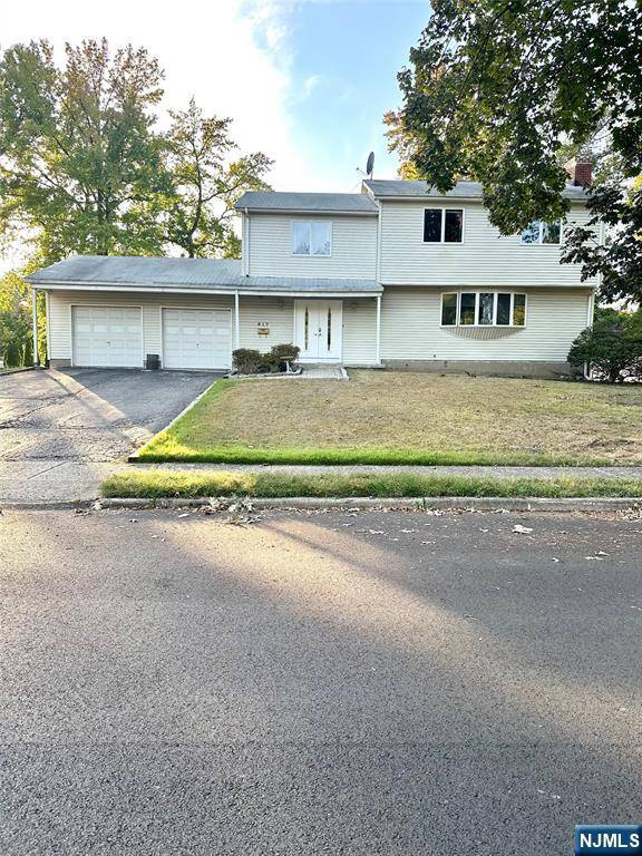 Paramus, NJ 07652,517 Fordham PL