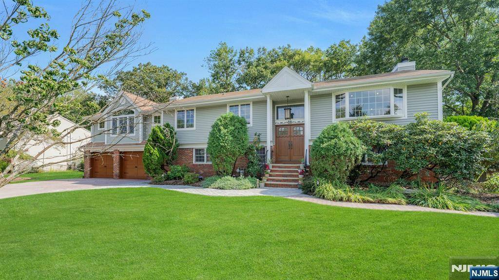 Montvale, NJ 07645,18 Bayberry DR