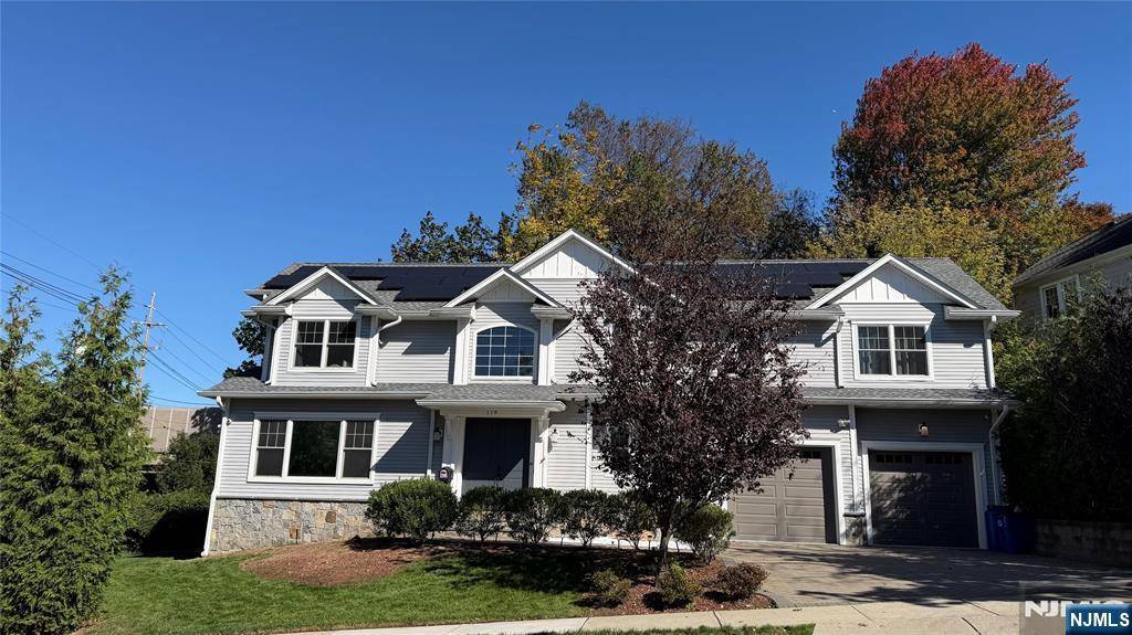 Leonia, NJ 07605,119 Lakeview AVE