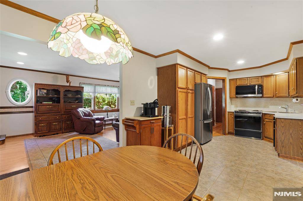 Midland Park, NJ 07432,342 Park AVE