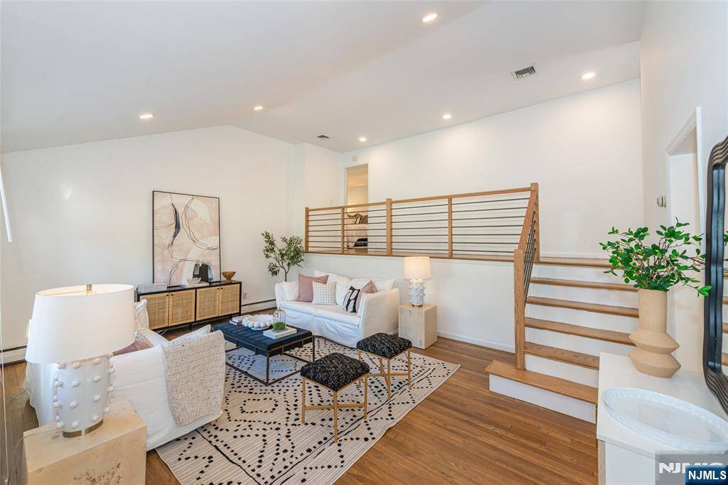 West Caldwell, NJ 07006,53 Holiday DR