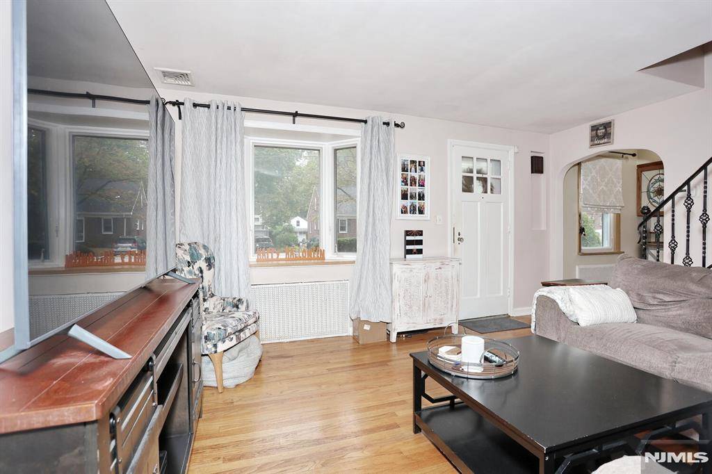 Dumont, NJ 07628,45 Forest RD
