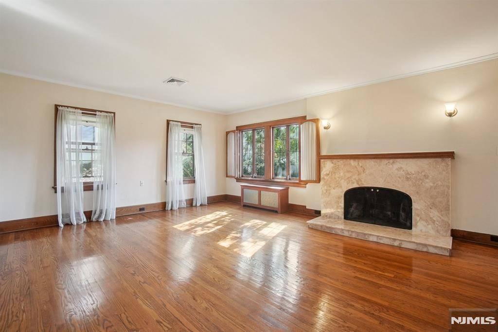 Verona, NJ 07044,10 Randolph PL