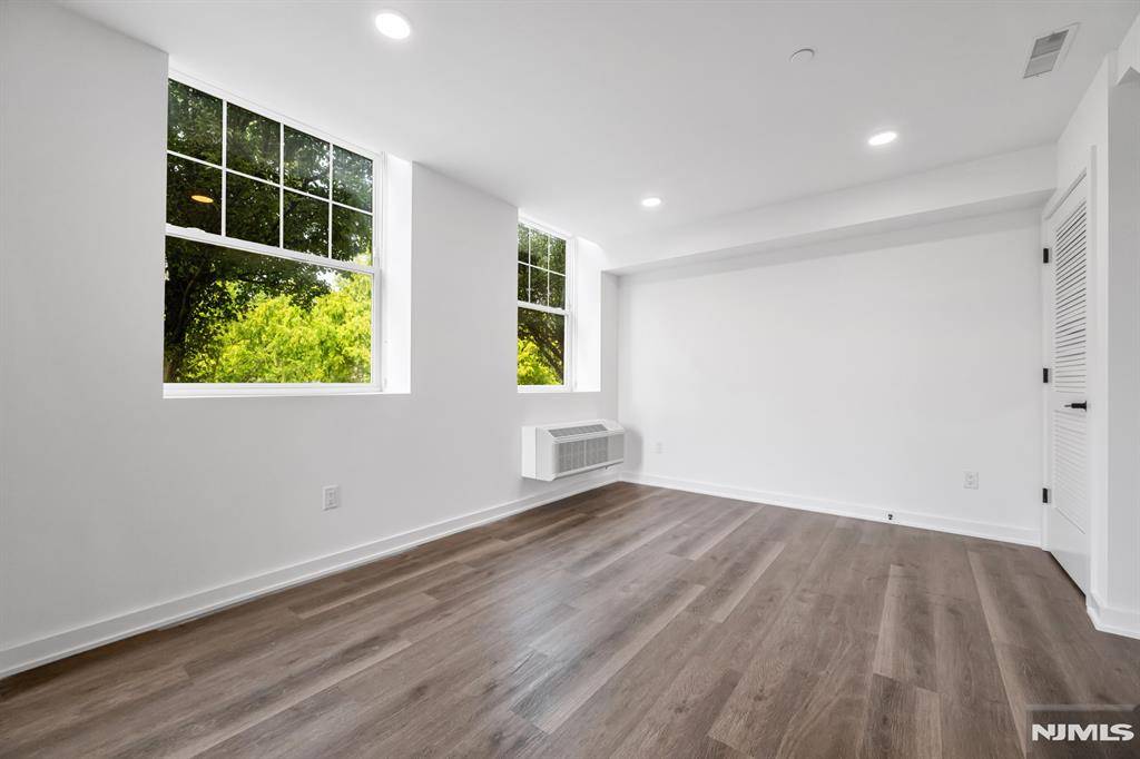 East Rutherford, NJ 07073,315 Railroad AVE #106