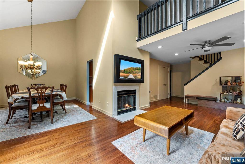 West Orange, NJ 07052,33 Knutsen DR