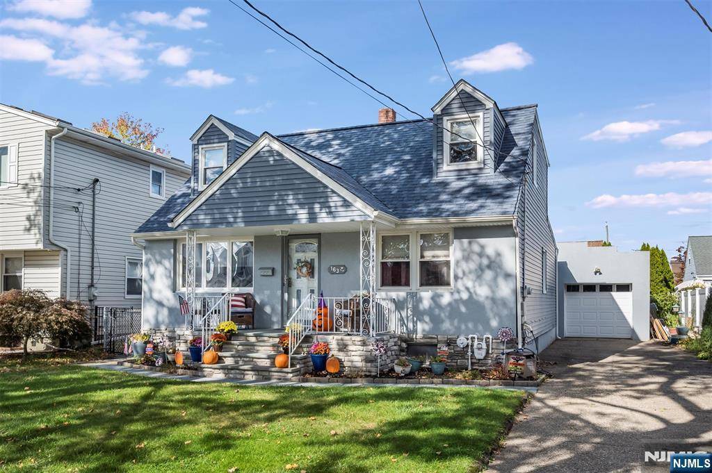 Elmwood Park, NJ 07407,163 Hillman DR