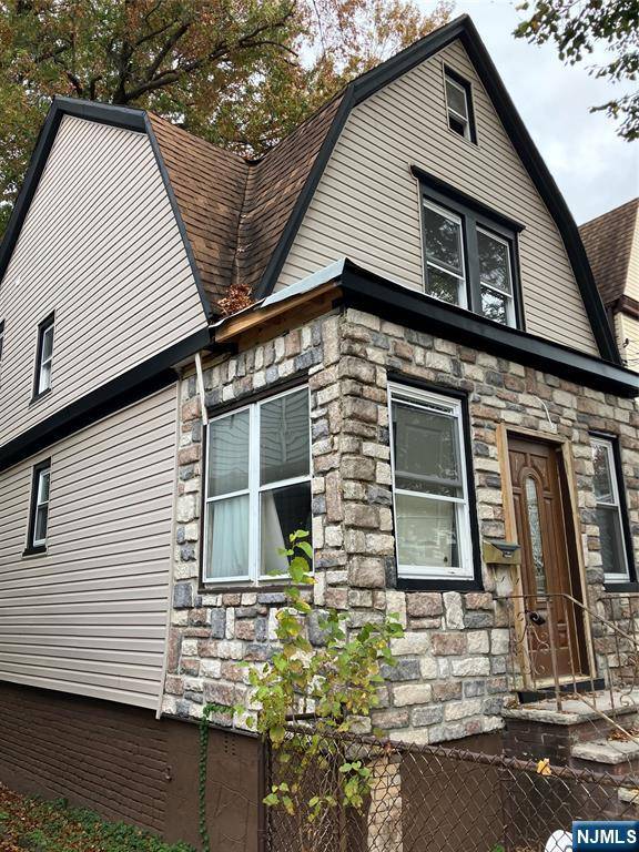 Irvington, NJ 07111,14 Ruth ST