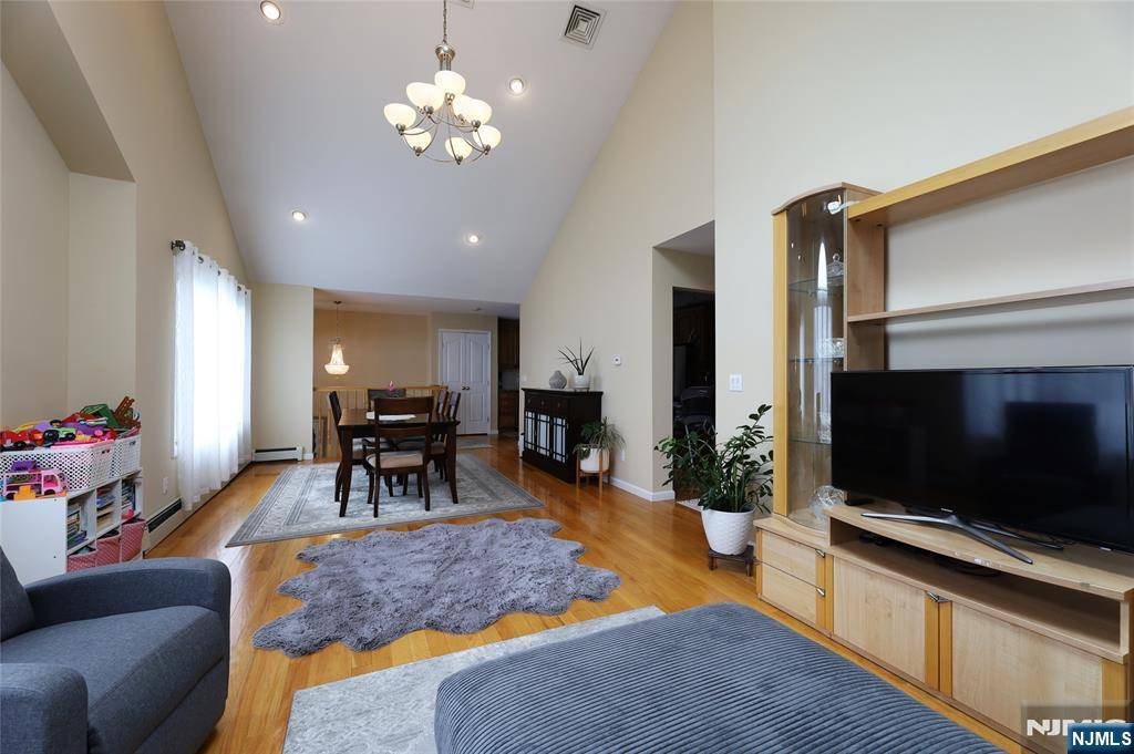 Clifton, NJ 07013,36 Monhegan ST