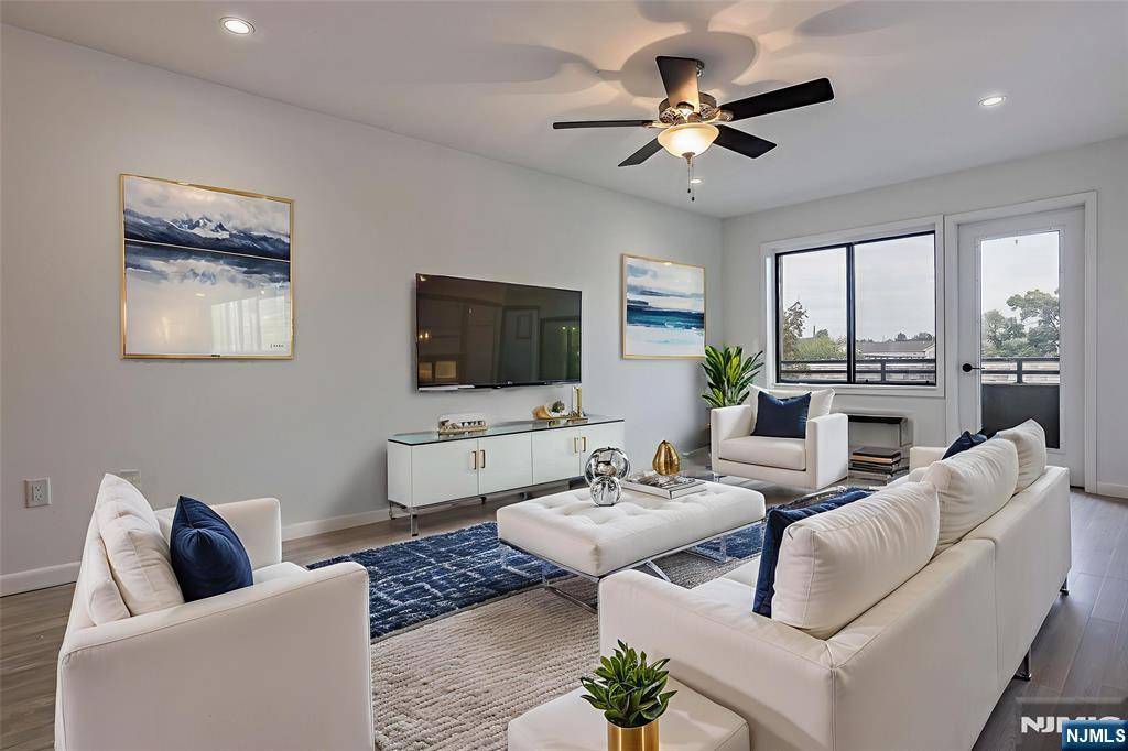 Hackensack, NJ 07601,850 Main ST #201