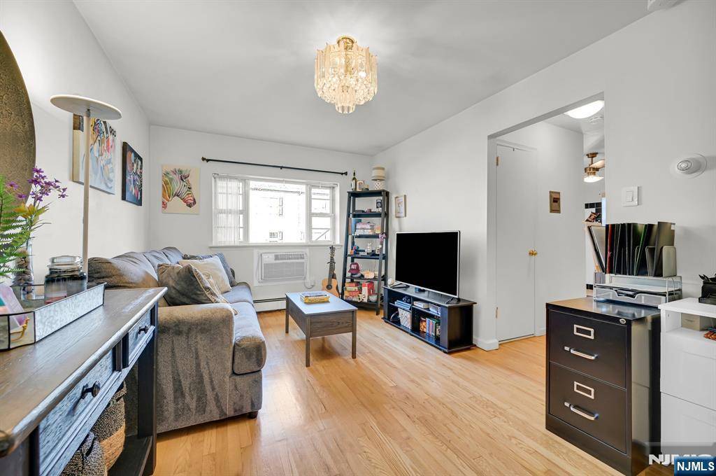 Nutley, NJ 07110,640 Franklin AVE #2G