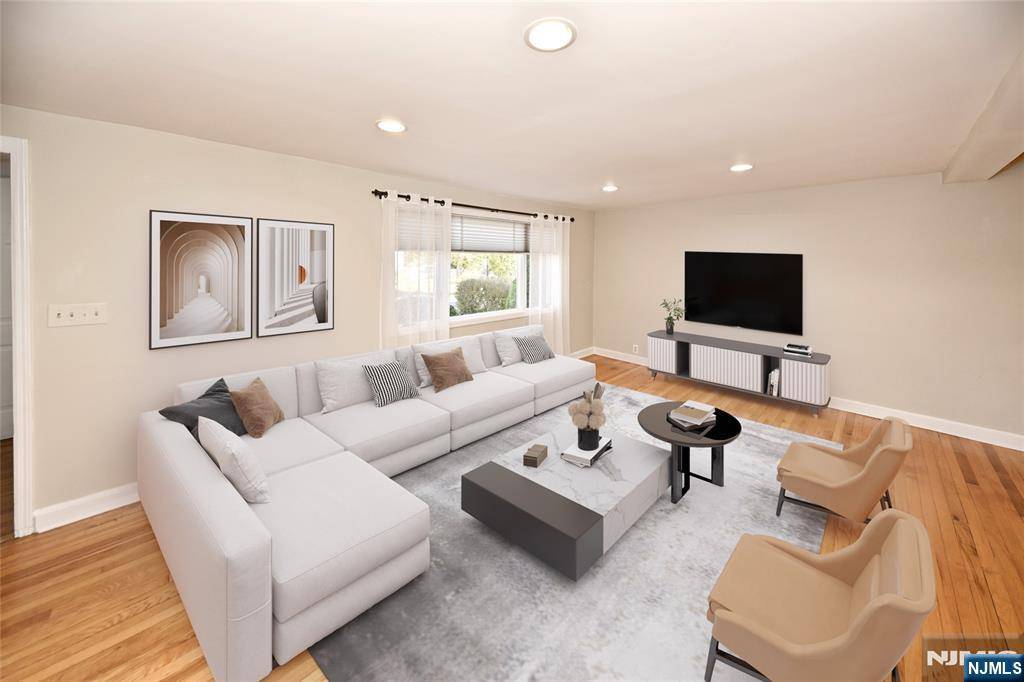 Waldwick, NJ 07463,136 Waldwick AVE