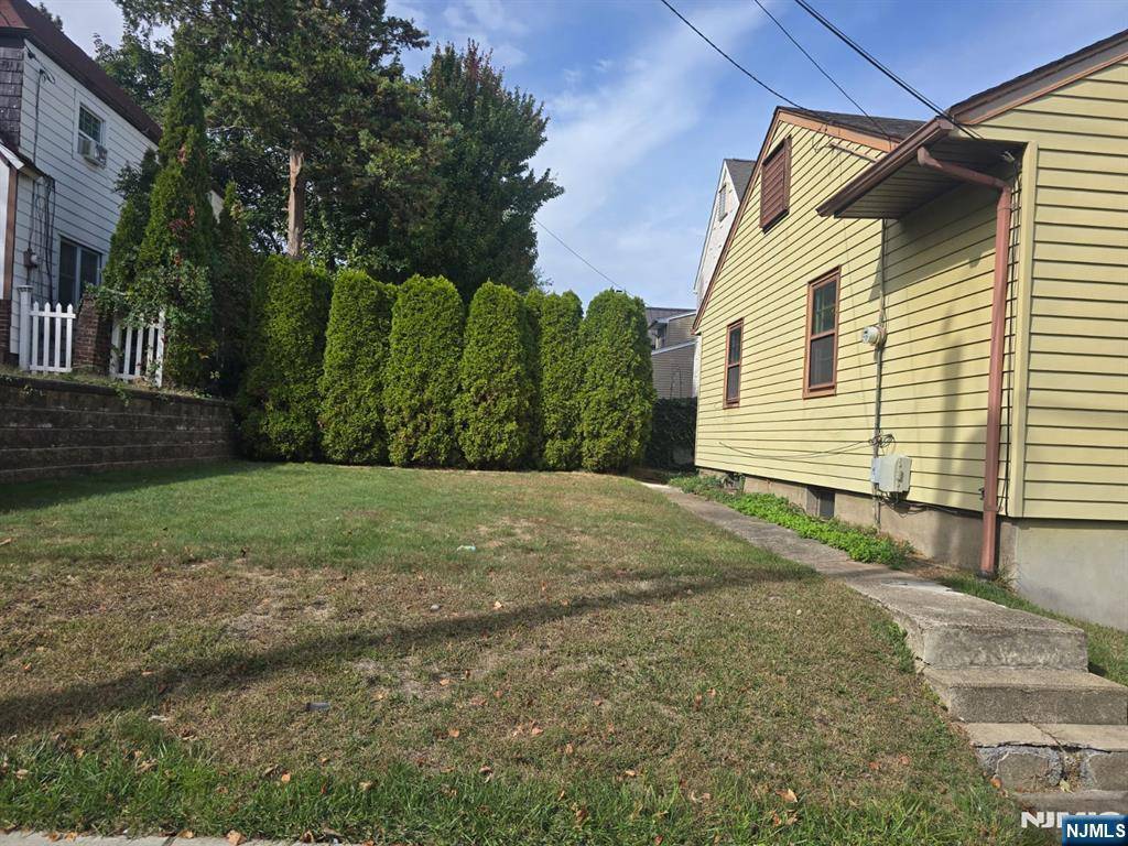 Clifton, NJ 07012,697 Allwood RD