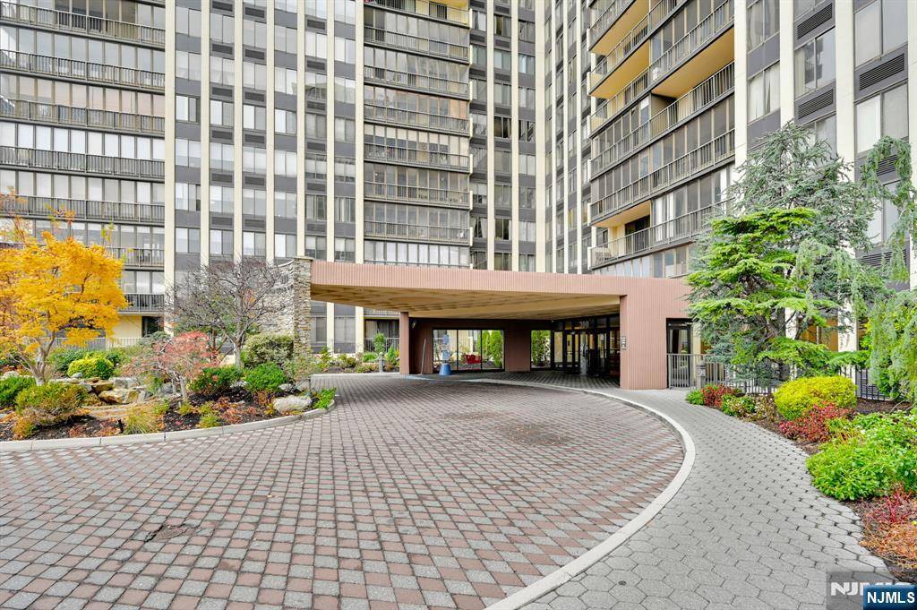 Cliffside Park, NJ 07010,300 Winston DR #C1601