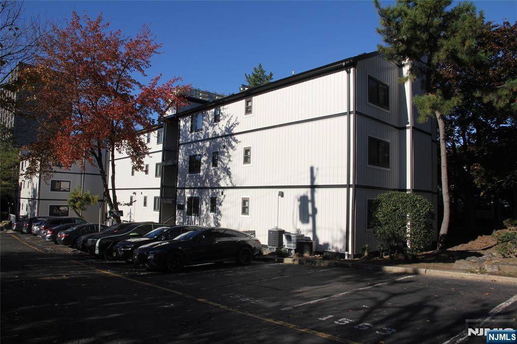 Fort Lee, NJ 07024,1553 John ST #5