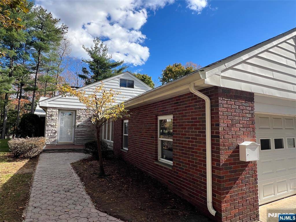 Mahwah, NJ 07430,391 Forest RD