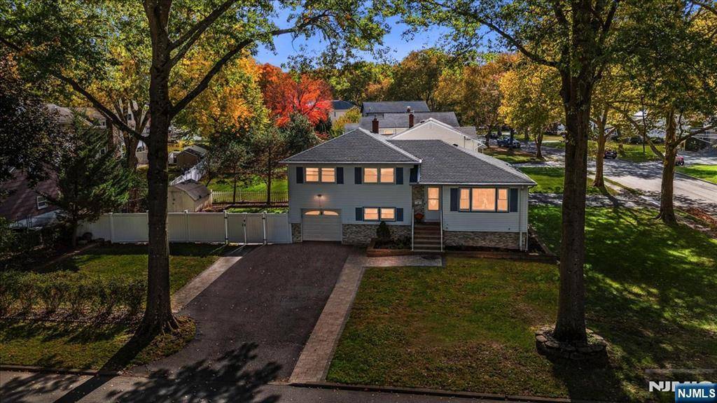 Paramus, NJ 07652,8 Hall RD