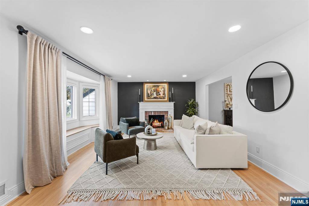 Emerson, NJ 07630,14 Congress RD