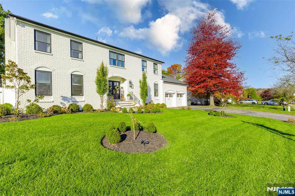 Wayne, NJ 07470,11 Robin Hood WAY