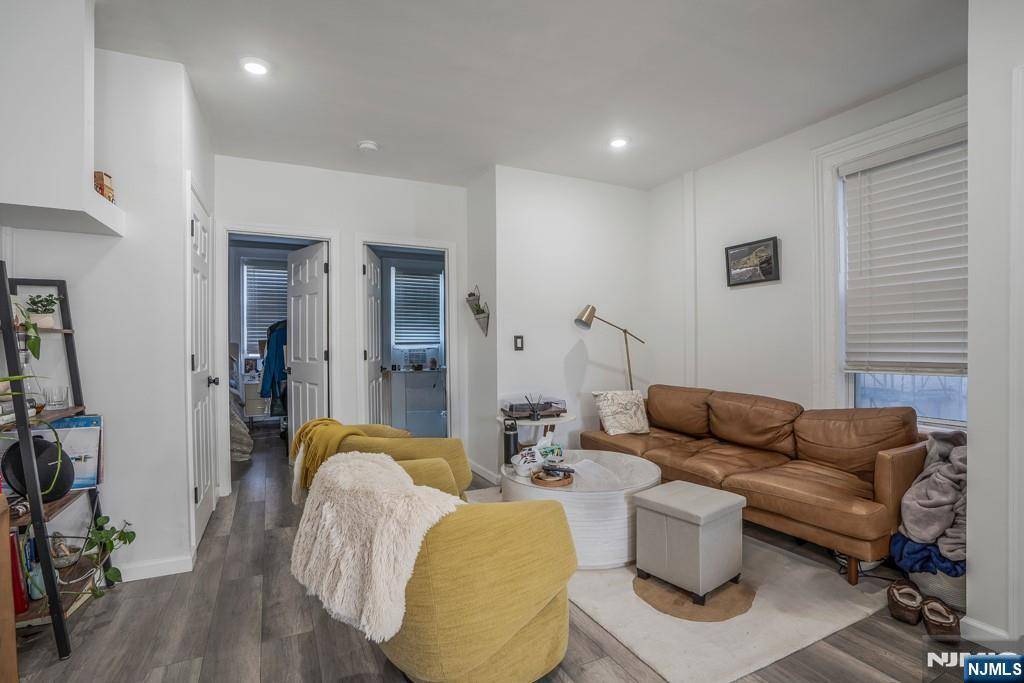 Jersey City, NJ 07302,211 1st ST #3