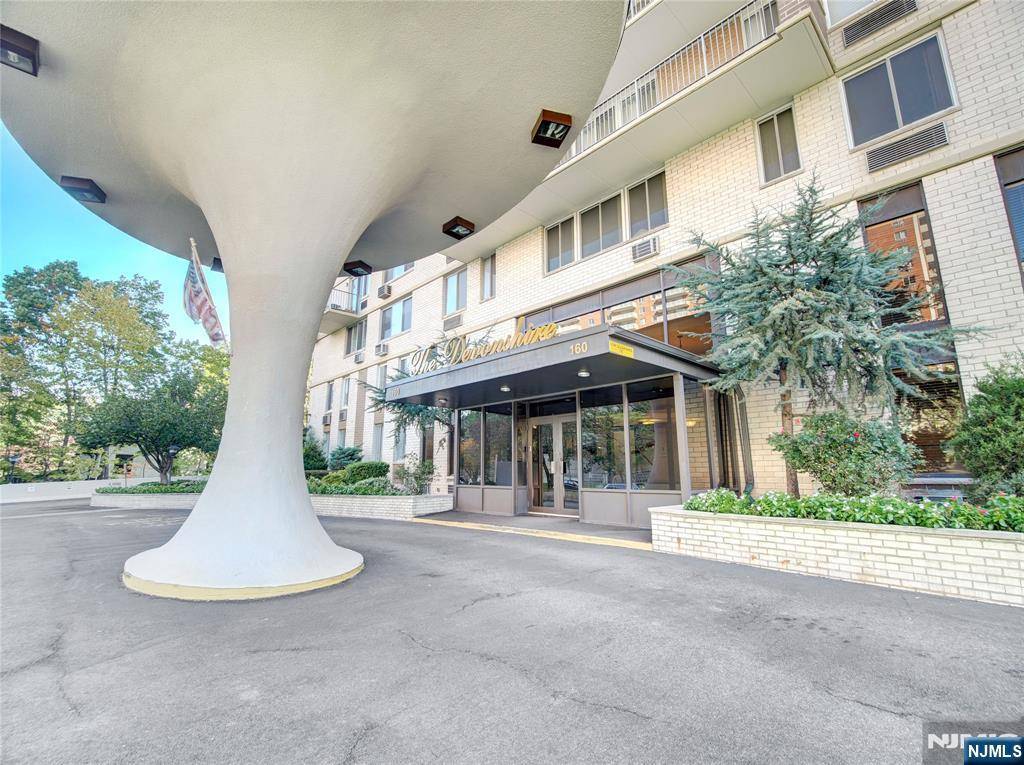 Hackensack, NJ 07601,160 Overlook AVE #17C