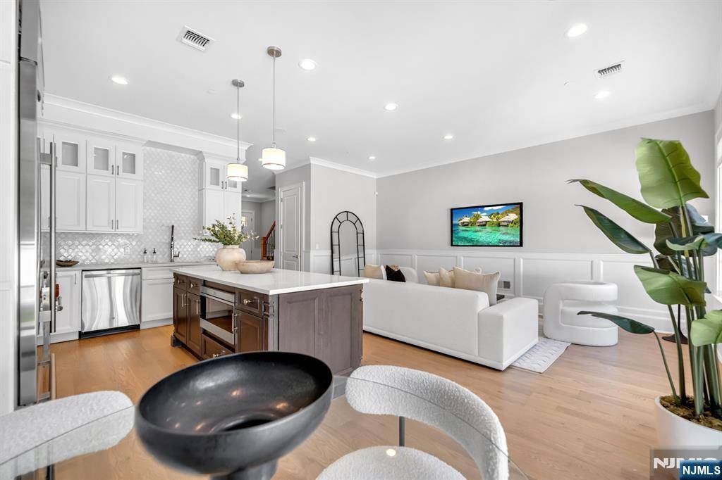 Paramus, NJ 07652,23 Gabriel CT #23