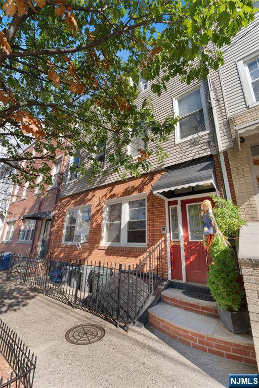 Jersey City, NJ 07302,226 Brunswick ST