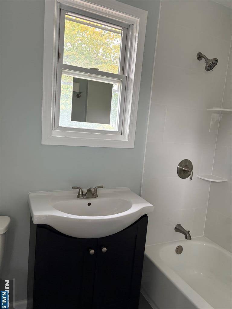 Paramus, NJ 07652,36 Ardale RD