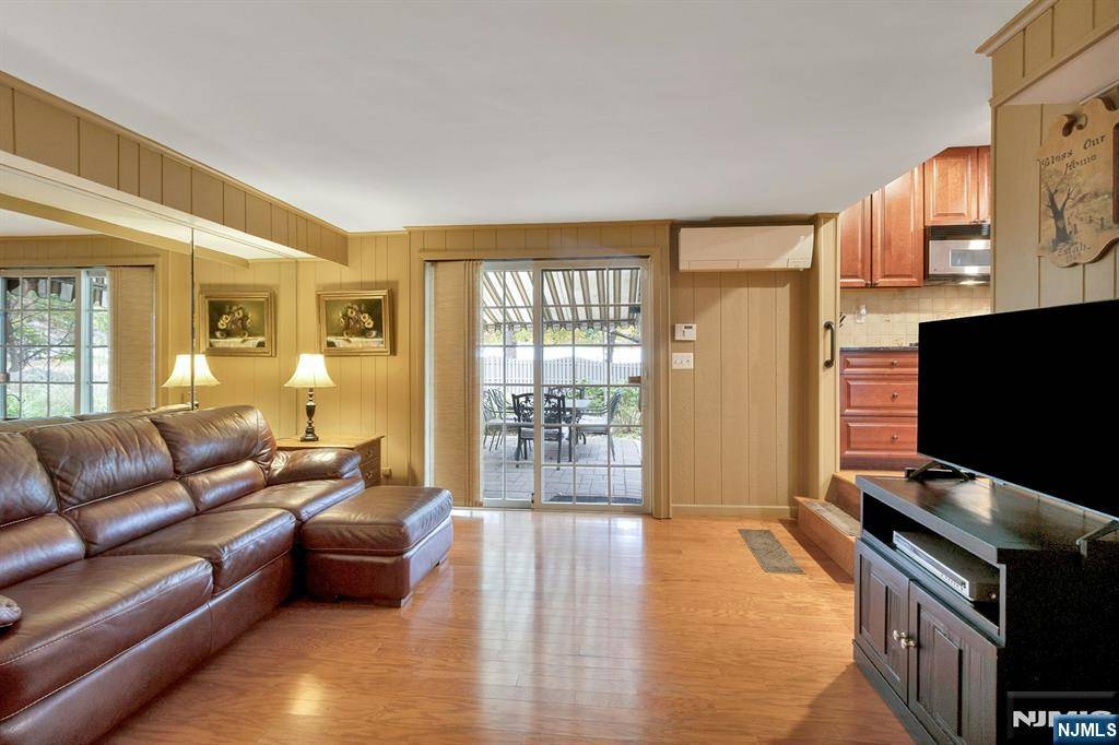 River Vale, NJ 07675,608 Maze RD